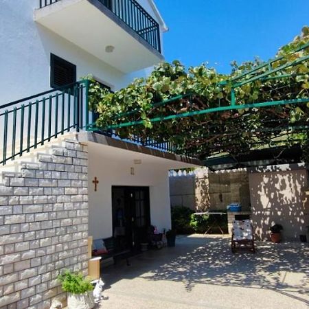 Apartments Racetin Маріна Екстер'єр фото