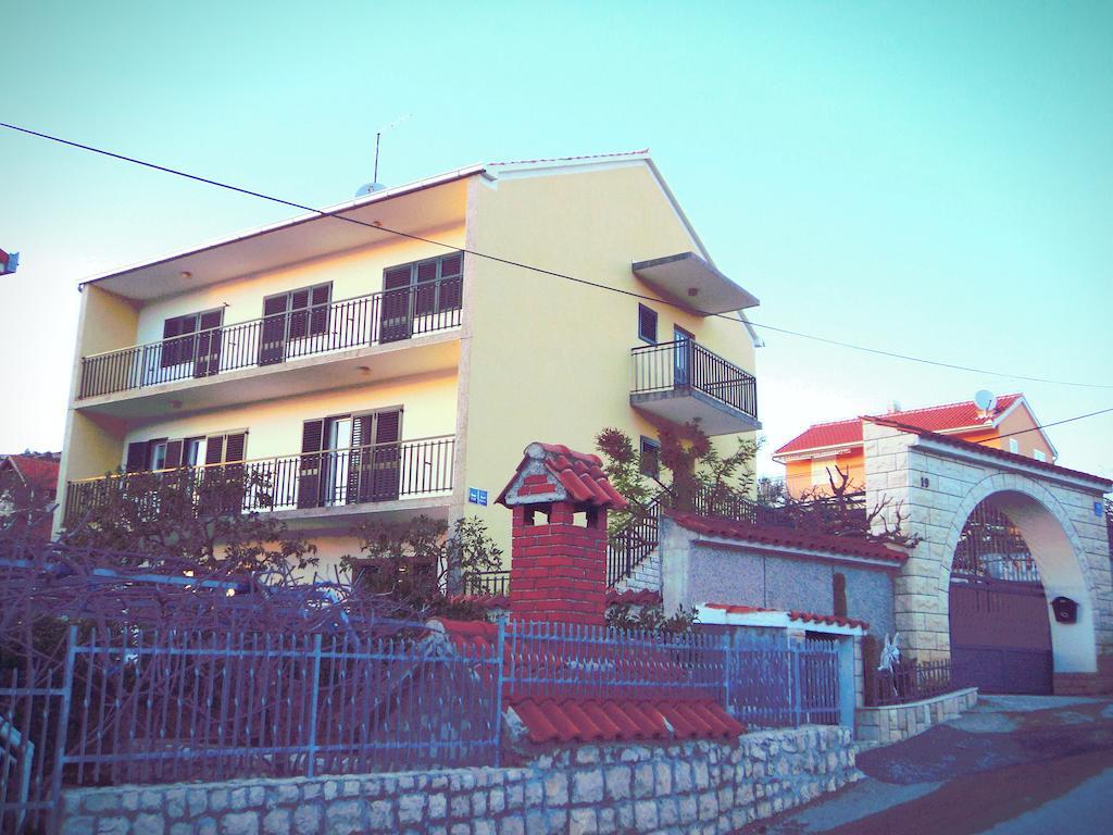 Apartments Racetin Маріна Екстер'єр фото